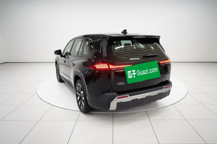 Used Toyota RAV4 2026 Model Dual-Engine 2.0L Two-Wheel Drive Luxury Edition Exterior 2