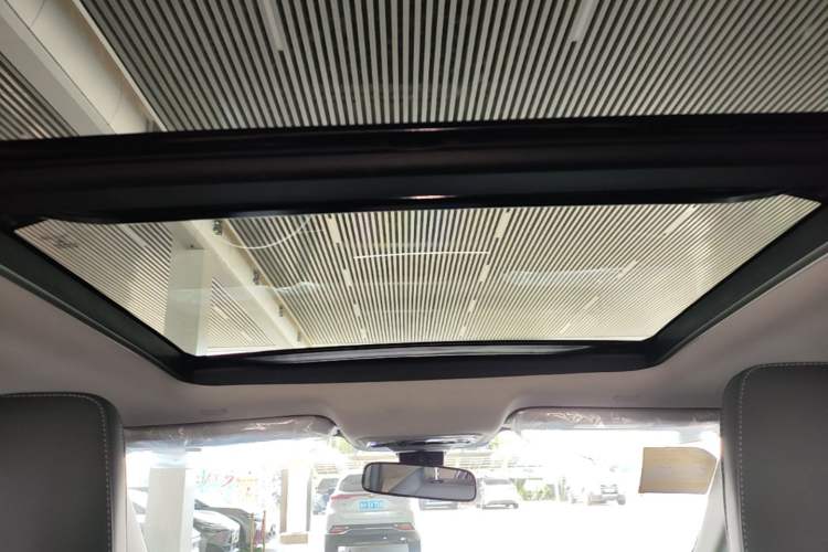 Used Toyota RAV4 2026 Model Dual-Engine 2.0L Two-Wheel Drive Luxury Edition Headliner