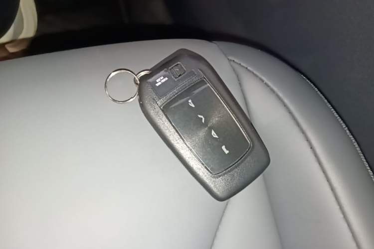 Used Toyota RAV4 2026 Model Dual-Engine 2.0L Two-Wheel Drive Elite Edition Interior 1