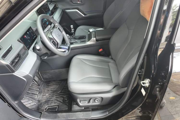 Used Toyota RAV4 2026 Model 2.0L Two-Wheel Drive Luxury Edition Left Front Seat