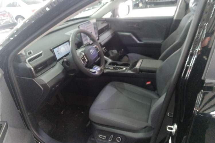 Used Toyota RAV4 2026 Model Dual-Engine 2.0L Two-Wheel Drive Luxury Edition Left Front Seat