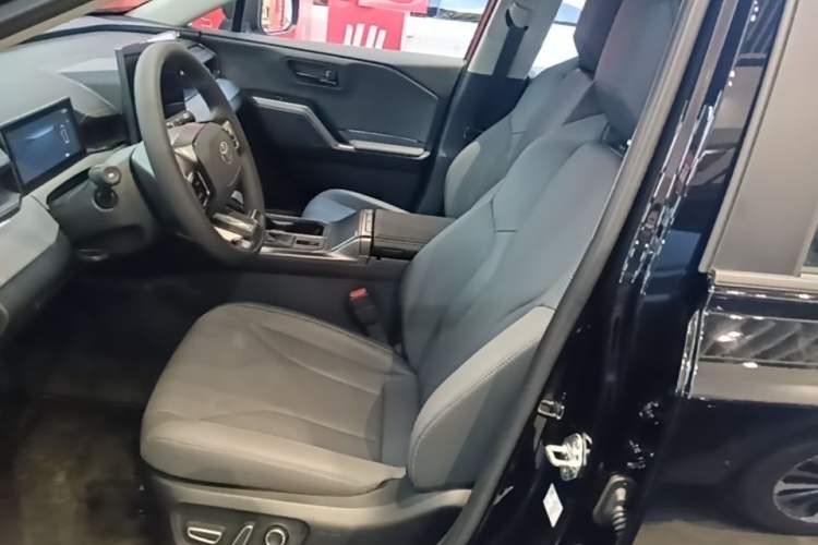 Used Toyota RAV4 2026 Model Dual-Engine 2.0L Two-Wheel Drive Elite Edition Left Front Seat