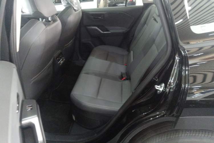 Used Toyota RAV4 2026 Model Dual-Engine 2.0L Two-Wheel Drive Luxury Edition Left Rear Seat