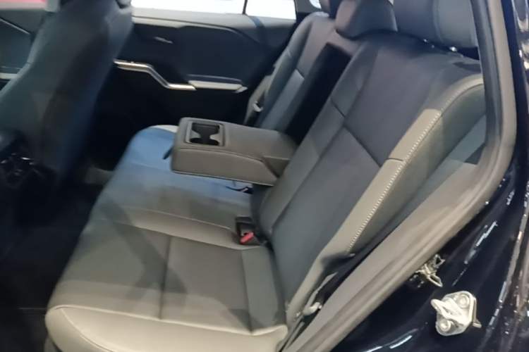 Used Toyota RAV4 2026 Model Dual-Engine 2.0L Two-Wheel Drive Elite Edition Left Rear Seat