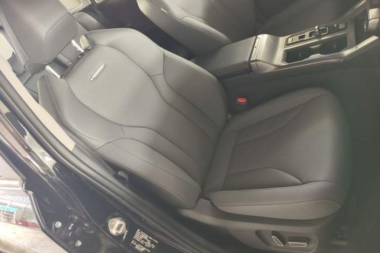 Used Toyota RAV4 2026 Model Dual-Engine 2.0L Two-Wheel Drive Luxury Edition Right Front Seat