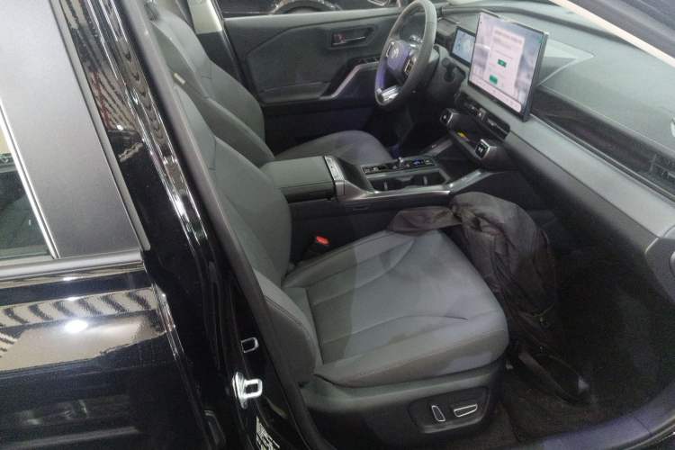 Used Toyota RAV4 2026 Model Dual-Engine 2.0L Two-Wheel Drive Luxury Edition Right Front Seat