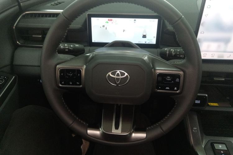 Used Toyota RAV4 2026 Model Dual-Engine 2.0L Two-Wheel Drive Luxury Edition Steering Wheel