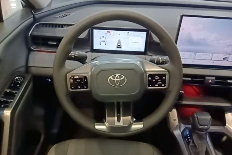 Used Toyota RAV4 2026 Model Dual-Engine 2.0L Two-Wheel Drive Elite Edition Steering Wheel