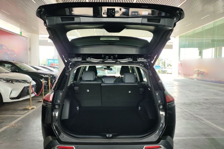 Used Toyota RAV4 2026 Model Dual-Engine 2.0L Two-Wheel Drive Luxury Edition Trunk