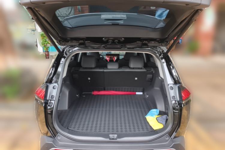 Used Toyota RAV4 2026 Model 2.0L Two-Wheel Drive Luxury Edition Trunk