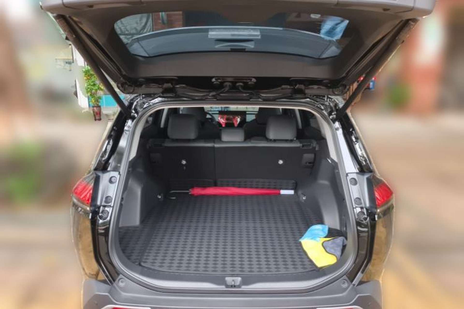 Used Toyota RAV4 2026 Model 2.0L Two-Wheel Drive Luxury Edition Trunk
