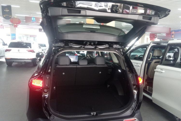 Used Toyota RAV4 2026 Model Dual-Engine 2.0L Two-Wheel Drive Luxury Edition Trunk