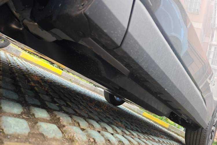 Used Toyota RAV4 2026 Model Dual-Engine 2.0L Two-Wheel Drive Luxury Edition Chassis Front Left