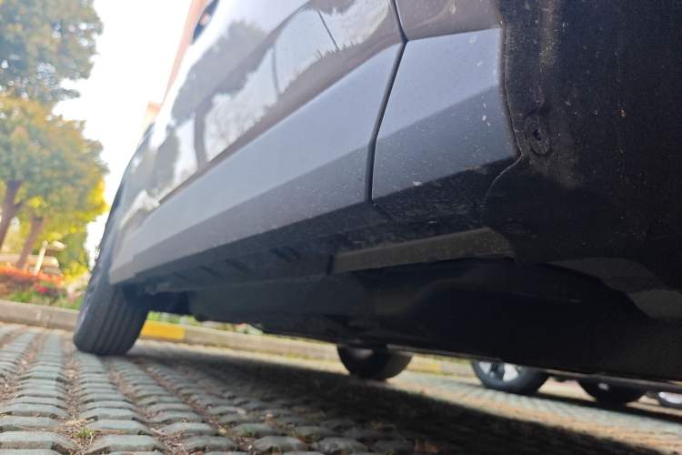 Used Toyota RAV4 2026 Model Dual-Engine 2.0L Two-Wheel Drive Luxury Edition Chassis Front Right