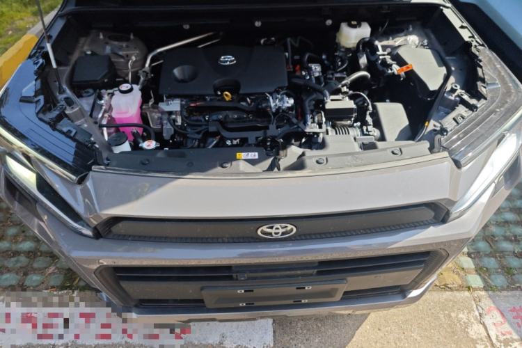 Used Toyota RAV4 2026 Model Dual-Engine 2.0L Two-Wheel Drive Luxury Edition Engine Bay