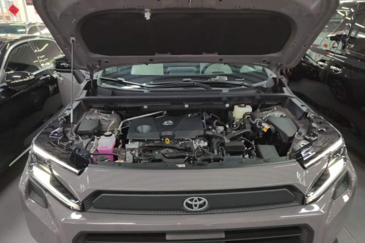 Used Toyota RAV4 2026 Model Dual-Engine 2.0L Two-Wheel Drive Luxury Edition Engine Bay