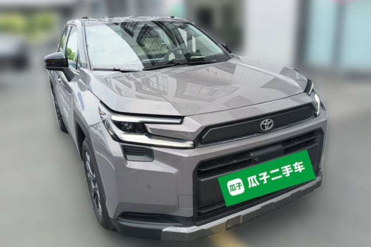 Used Toyota RAV4 2026 Model Dual-Engine 2.0L Two-Wheel Drive Luxury Edition Front Right 45 Deg