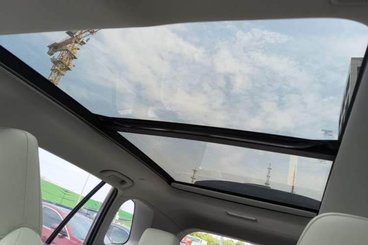 Used Toyota RAV4 2026 Model Dual-Engine 2.0L Two-Wheel Drive Luxury Edition Headliner