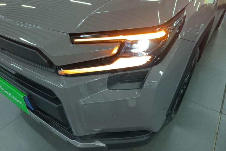 Used Toyota RAV4 2026 Model Dual-Engine 2.0L Two-Wheel Drive Luxury Edition Left Front Headlight