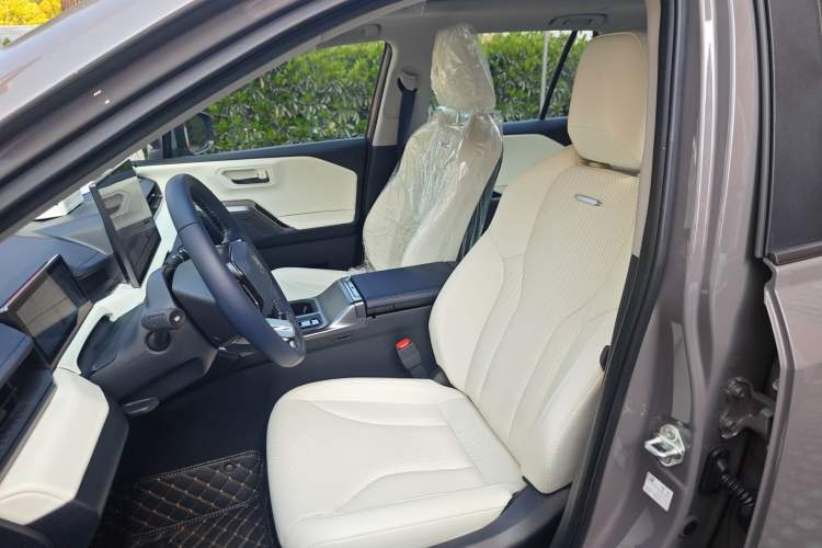 Used Toyota RAV4 2026 Model Dual-Engine 2.0L Two-Wheel Drive Luxury Edition Left Front Seat
