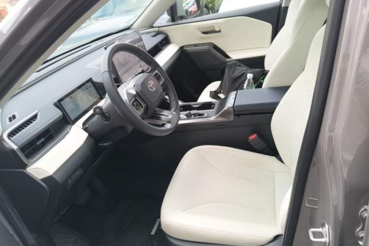 Used Toyota RAV4 2026 Model Dual-Engine 2.0L Two-Wheel Drive Luxury Edition Left Front Seat