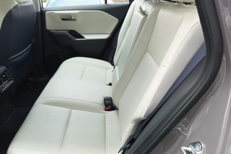 Used Toyota RAV4 2026 Model Dual-Engine 2.0L Two-Wheel Drive Luxury Edition Left Rear Seat