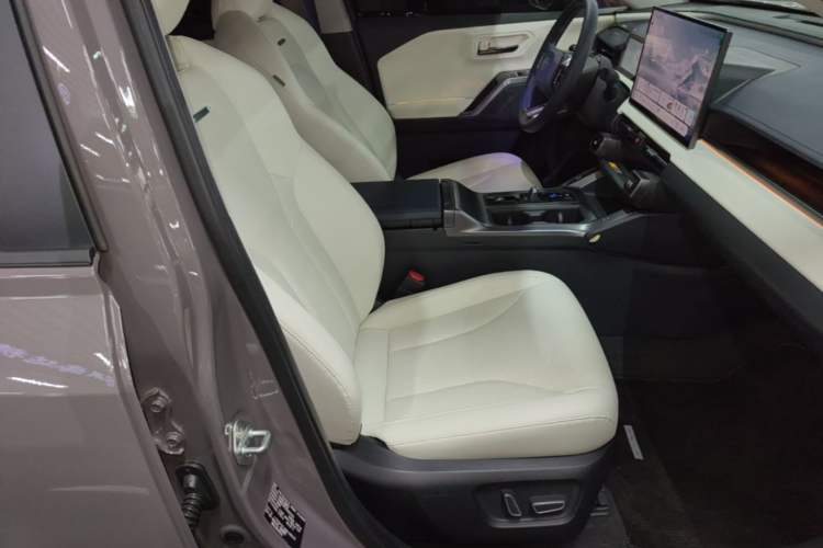 Used Toyota RAV4 2026 Model Dual-Engine 2.0L Two-Wheel Drive Luxury Edition Right Front Seat