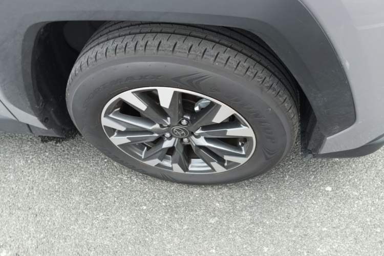 Used Toyota RAV4 2026 Model Dual-Engine 2.0L Two-Wheel Drive Luxury Edition Right Front Wheel Hub