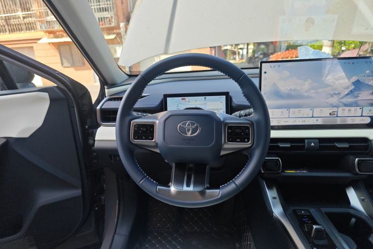 Used Toyota RAV4 2026 Model Dual-Engine 2.0L Two-Wheel Drive Luxury Edition Steering Wheel