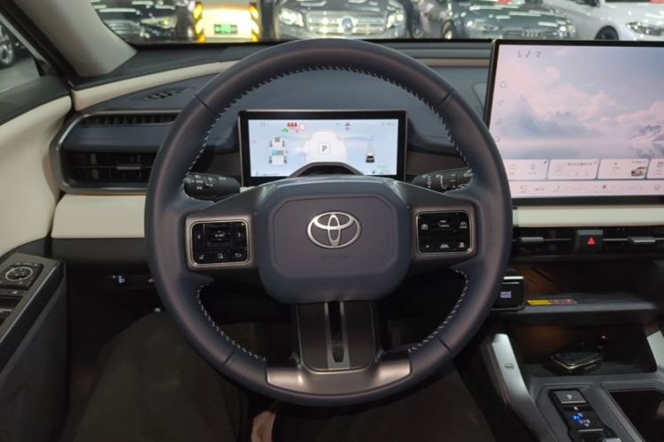 Used Toyota RAV4 2026 Model Dual-Engine 2.0L Two-Wheel Drive Luxury Edition Steering Wheel