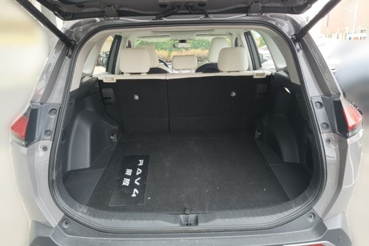 Used Toyota RAV4 2026 Model Dual-Engine 2.0L Two-Wheel Drive Luxury Edition Trunk