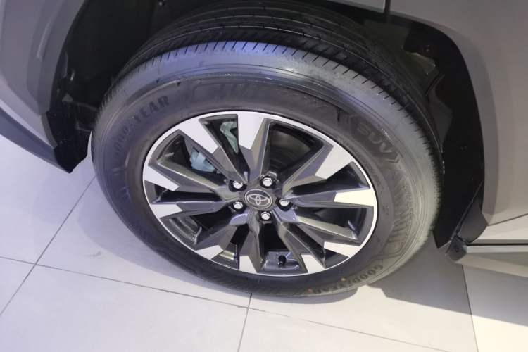 Used Toyota RAV4 2026 Model Dual-Engine 2.0L Two-Wheel Drive Luxury Edition Exterior 5