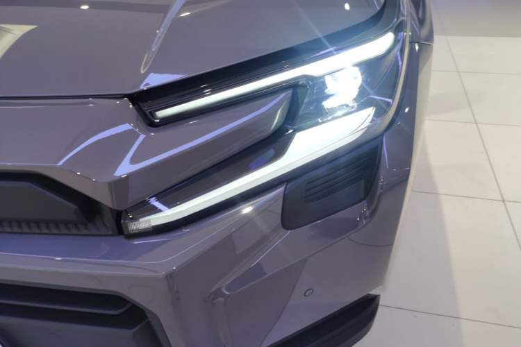 Used Toyota RAV4 2026 Model Dual-Engine 2.0L Two-Wheel Drive Luxury Edition Left Front Headlight