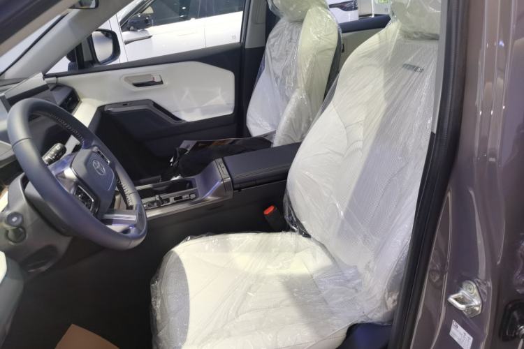 Used Toyota RAV4 2026 Model Dual-Engine 2.0L Two-Wheel Drive Luxury Edition Left Front Seat