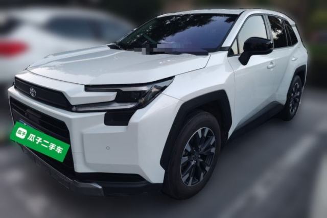 Ojetý Toyota RAV4 2026 Model Dual-Engine 2.0L Two-Wheel Drive Luxury Edition