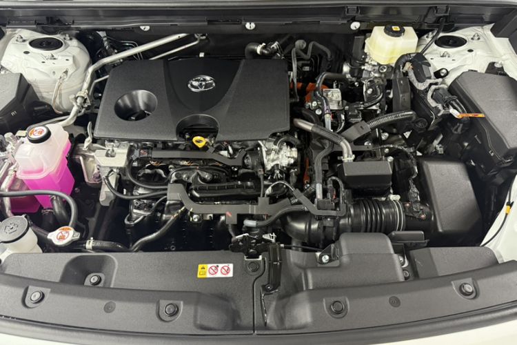 Used Toyota RAV4 2026 Model Dual-Engine 2.0L Two-Wheel Drive Luxury Edition Engine Bay
