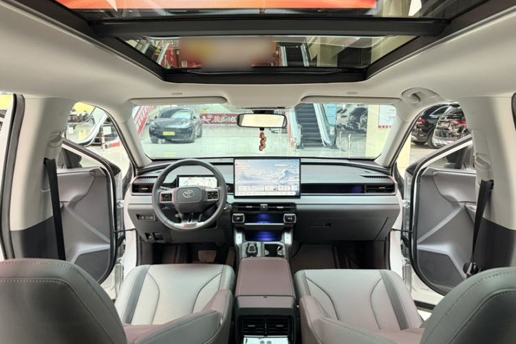 Used Toyota RAV4 2026 Model Dual-Engine 2.0L Two-Wheel Drive Luxury Edition Headliner
