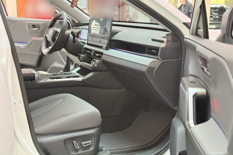 Used Toyota RAV4 2026 Model Dual-Engine 2.0L Two-Wheel Drive Luxury Edition Interior 2