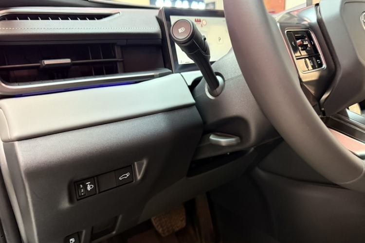 Used Toyota RAV4 2026 Model Dual-Engine 2.0L Two-Wheel Drive Luxury Edition Interior 3