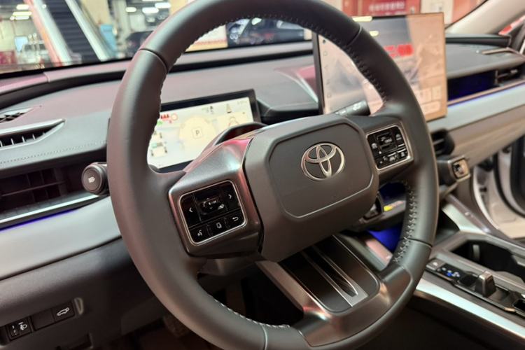 Used Toyota RAV4 2026 Model Dual-Engine 2.0L Two-Wheel Drive Luxury Edition Interior 6