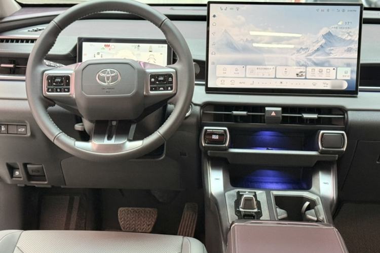 Used Toyota RAV4 2026 Model Dual-Engine 2.0L Two-Wheel Drive Luxury Edition Steering Wheel