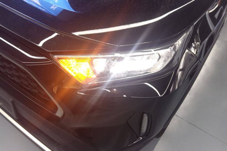 Used Toyota RAV4 Rongfang Plug-in Hybrid 2021 2.5L Two-Wheel Drive Elite Pro Left Front Headlight