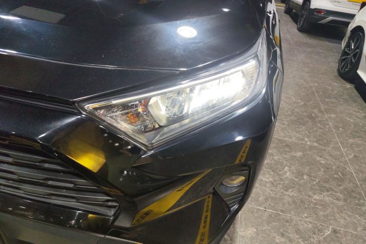 Used Toyota RAV4 Rongfang Plug-in Hybrid 2021 2.5L Two-Wheel Drive Elite Pro Left Front Headlight