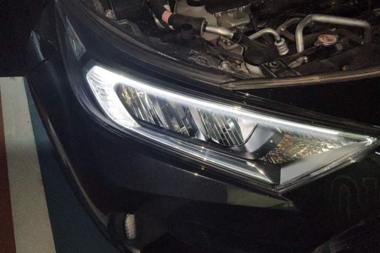 Used Toyota RAV4 Rongfang Plug-in Hybrid 2021 2.5L Two-Wheel Drive Elite Pro Right Front Headlight