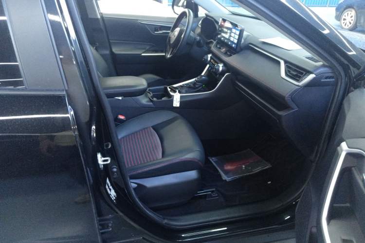Used Toyota RAV4 Rongfang Plug-in Hybrid 2021 2.5L Two-Wheel Drive Elite Pro Right Front Seat