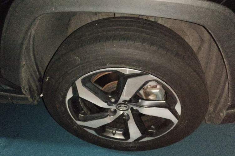 Used Toyota RAV4 Rongfang Plug-in Hybrid 2021 2.5L Two-Wheel Drive Elite Pro Right Front Wheel Hub