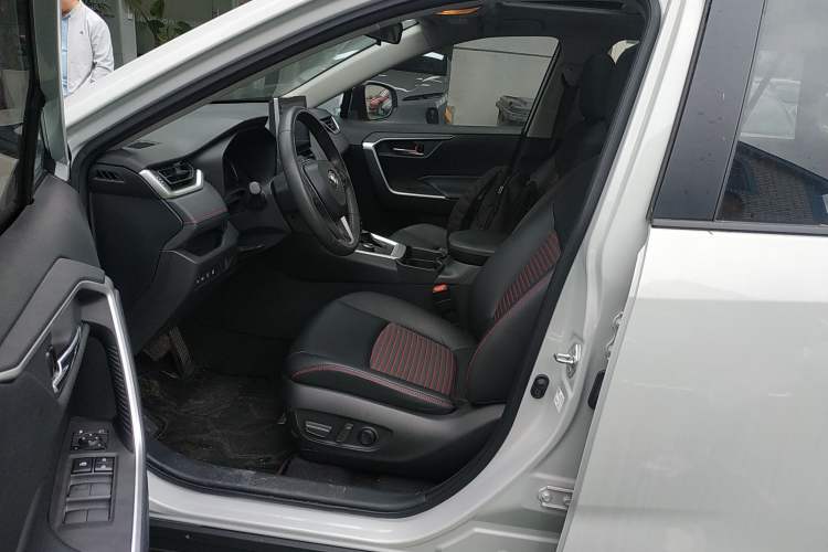 Used Toyota RAV4 Rongfang Plug-in Hybrid 2021 2.5L Two-Wheel Drive Elite Pro Left Front Seat