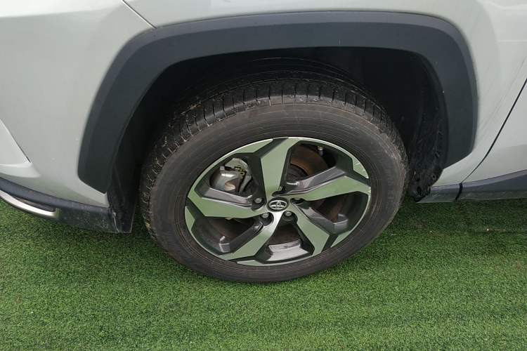 Used Toyota RAV4 Rongfang Plug-in Hybrid 2021 2.5L Two-Wheel Drive Elite Pro Left Front Wheel Hub