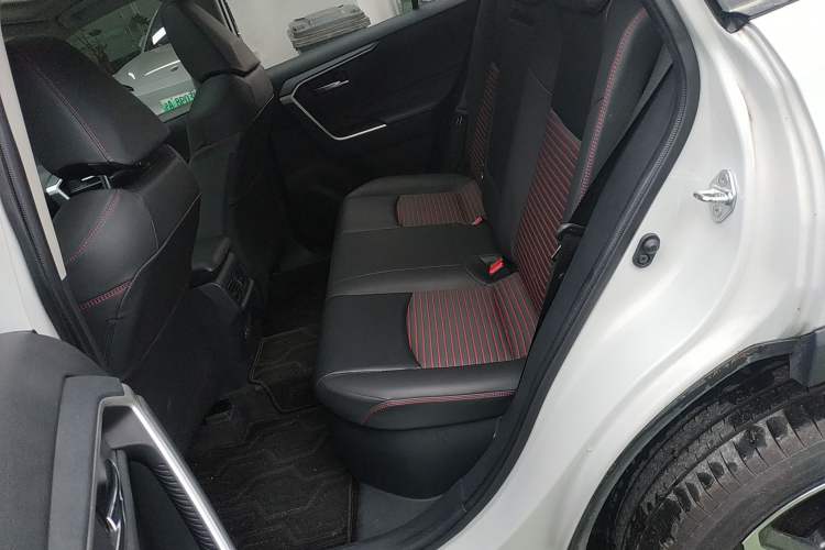 Used Toyota RAV4 Rongfang Plug-in Hybrid 2021 2.5L Two-Wheel Drive Elite Pro Left Rear Seat
