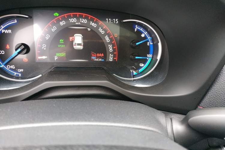 Used Toyota RAV4 Rongfang Plug-in Hybrid 2021 2.5L Two-Wheel Drive Elite Pro Odometer Close Up